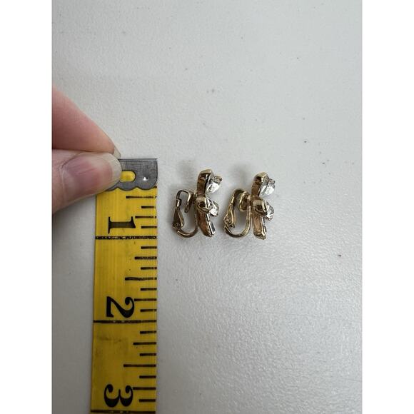 Vintage Clip On Trifari Floral Clear Clover Earrings Gold Toned - Picture 7 of 7